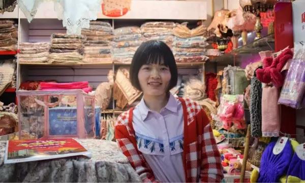 “就算現(xiàn)在橋南市場的經(jīng)濟(jì)一直在后退，可我覺得它是永遠(yuǎn)不會倒閉的。”｜講